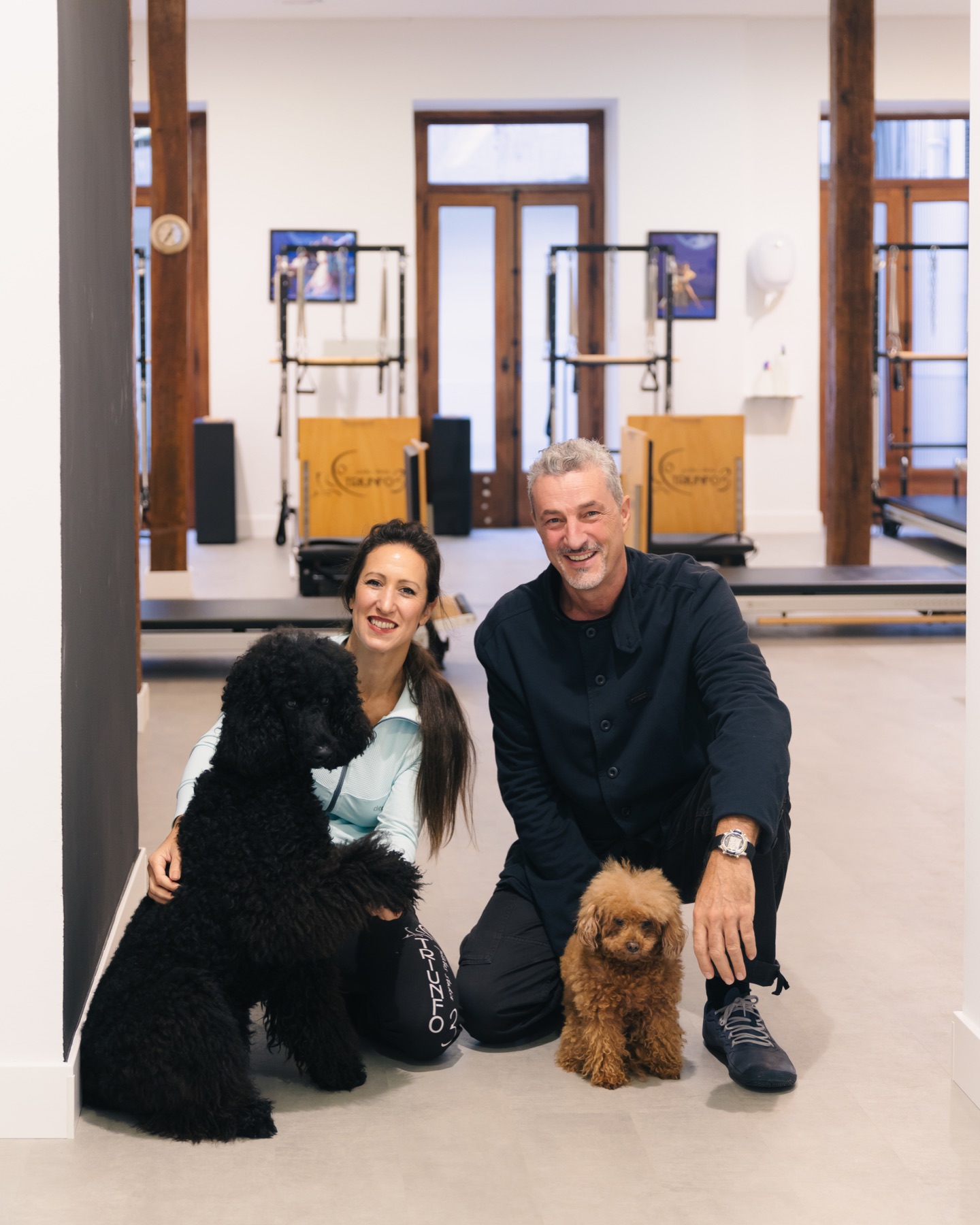 Elena, David y sus perros en Triunfo3 Pilates